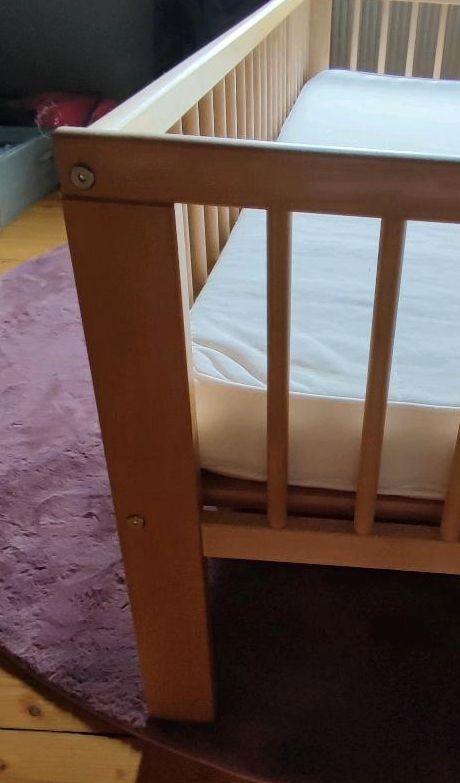 Kinderbett mit Matratze in Weil der Stadt