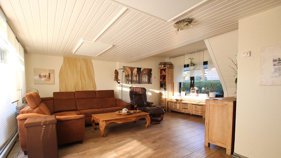 Modernes Wochenendhaus mit Terrasse & Carport in idyllischer Lage am Badesee in Westerstede-Karlshof in Westerstede