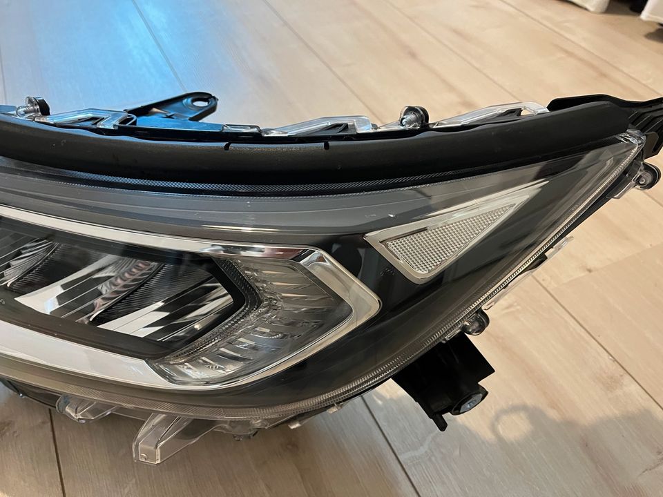 Toyota RAV 4  Full Led Scheinwerfer links original in München