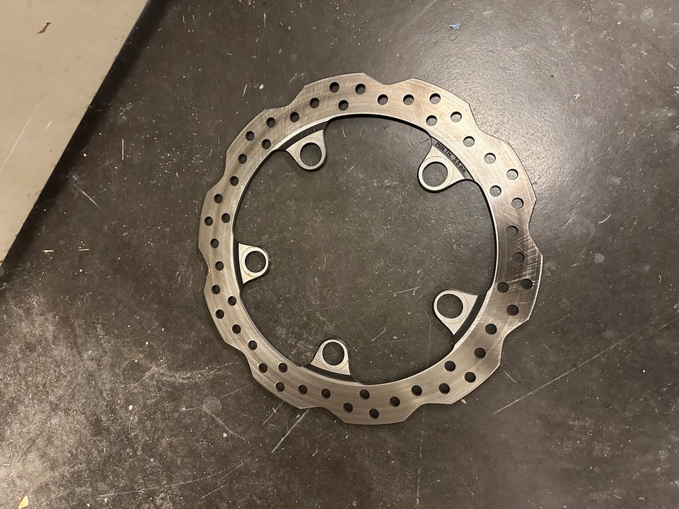 Honda CBR500R Bremsscheibe vorne links in Winnenden