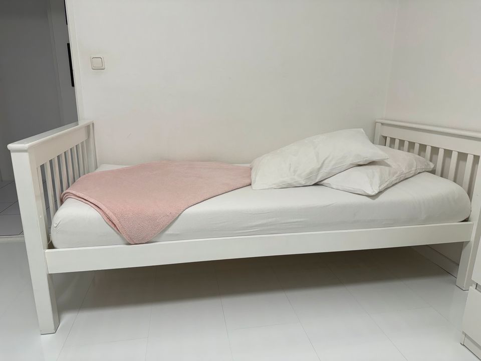 Zwei weiße einzel Betten in München