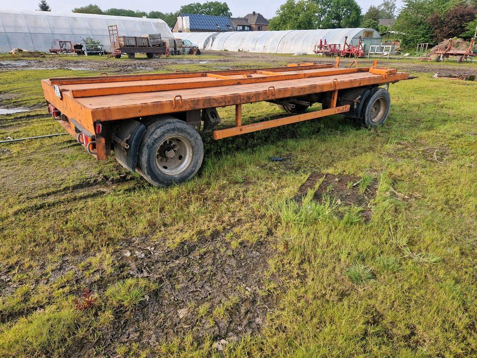 Lkw Anhänger /Abrollcontainer / Strohanhänger in Wachtendonk