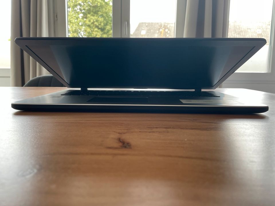 Laptop Asus VivoBook Pro 17 in Lübeck