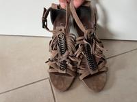 NEUw. LAURA ECHT LEDER SANDALETTEN FRANSEN FESTIVAL GR. 36 TAUPE Nordrhein-Westfalen - Selfkant Vorschau