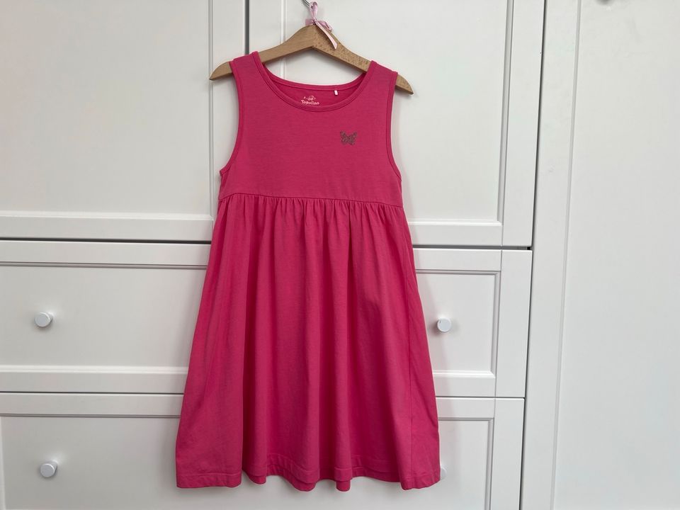 Pinkes Kleid Topolino Gr.122 in Hünstetten