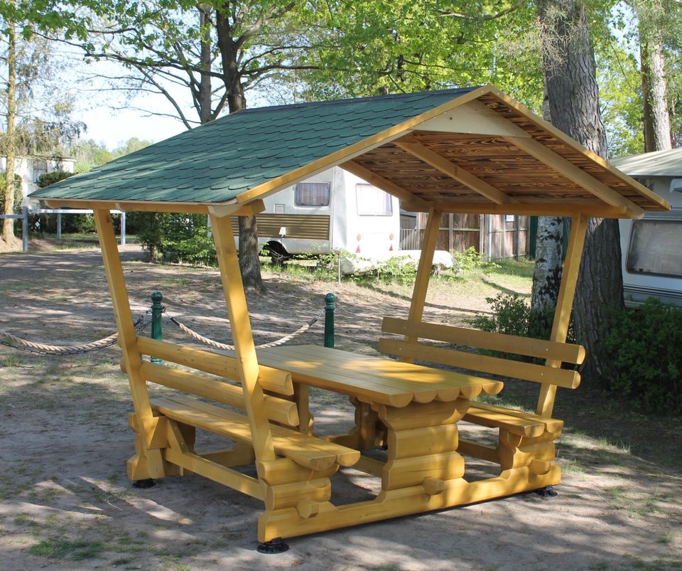 Überdachte Sitzgruppe Hütte Garnitur mit Dach Sitzlaube Pavillon in Gangkofen