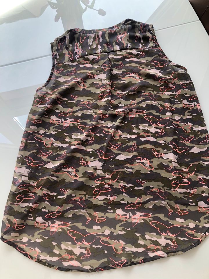 Bluse, Gr.44, Camouflage Muster mit pinken Schmetterlingen in Rodenbach