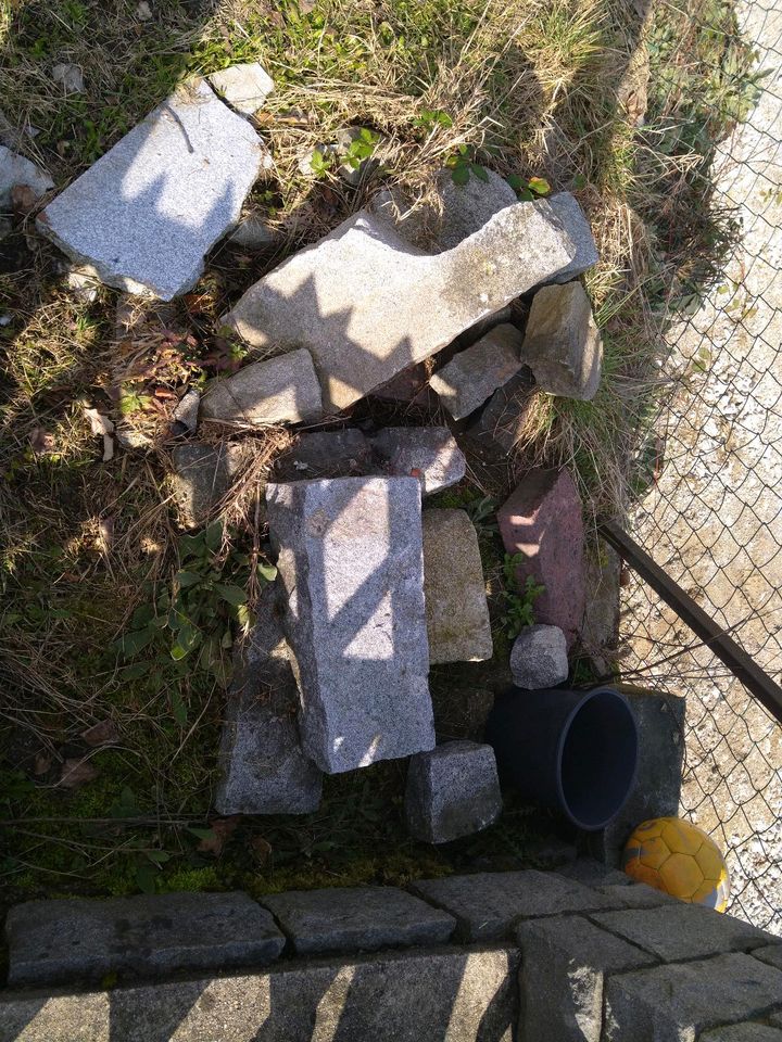 Granitsteinplatten bzw. Steine zu verkaufen in Metten