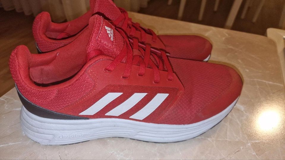 Unisex Adidas Laufschuhe Sportschuhe Rot Gr. 42 in Berlin