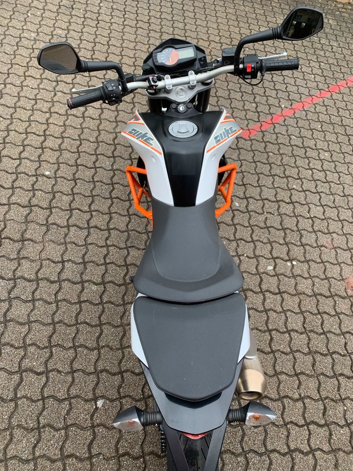 KTM 690 Duke in Schmelz