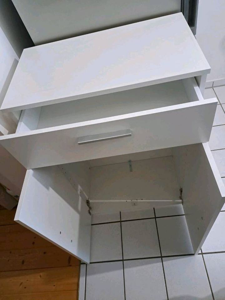 Mehrzweckschrank, Hochscrank in Hamburg