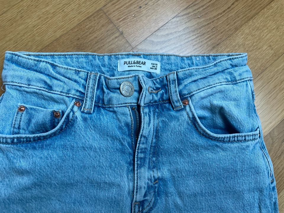 Jeans hell Pull&Bear Gr.32 in Köln