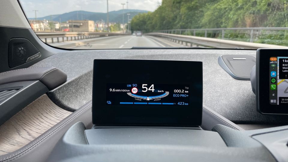 BMW i3 s 120Ah ROADSTYLE EDITION GLASDACH HARMAN LED Absolut voll in Ebersbach an der Fils