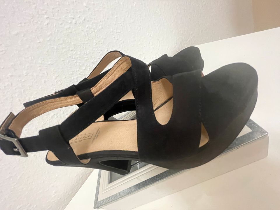 Sandaletten Leder schwarz m. Keilabsatz v. 5th Avenue Gr. 40 in Essen