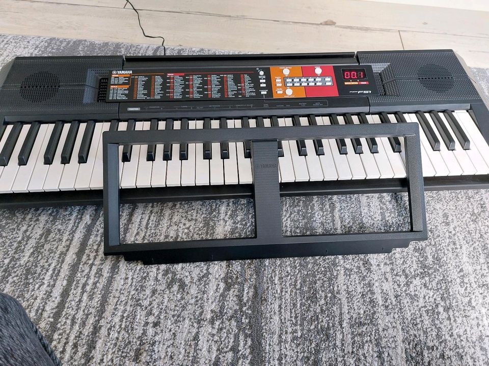 Yamaha Digital Keyboard PSR-F51 in Kiel