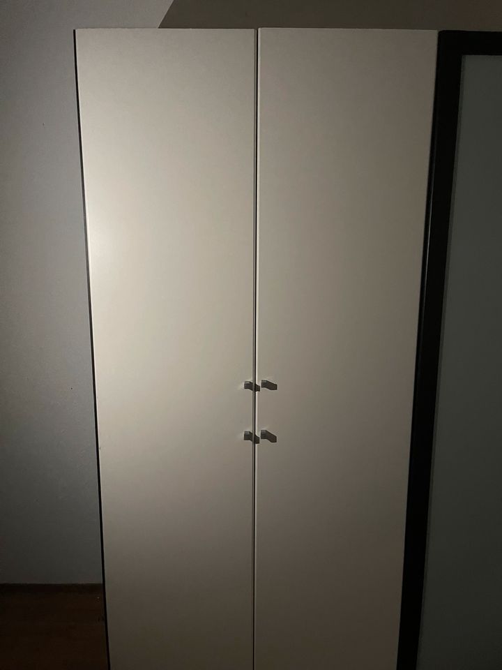 Ich biete meinen Kleiderschrank in Kamen