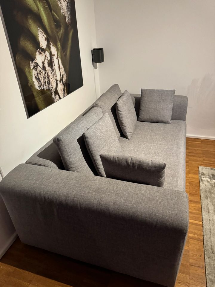 2er Sofa in Grau Maße 2m x 1,1m mit Hocker in Mülheim (Ruhr)