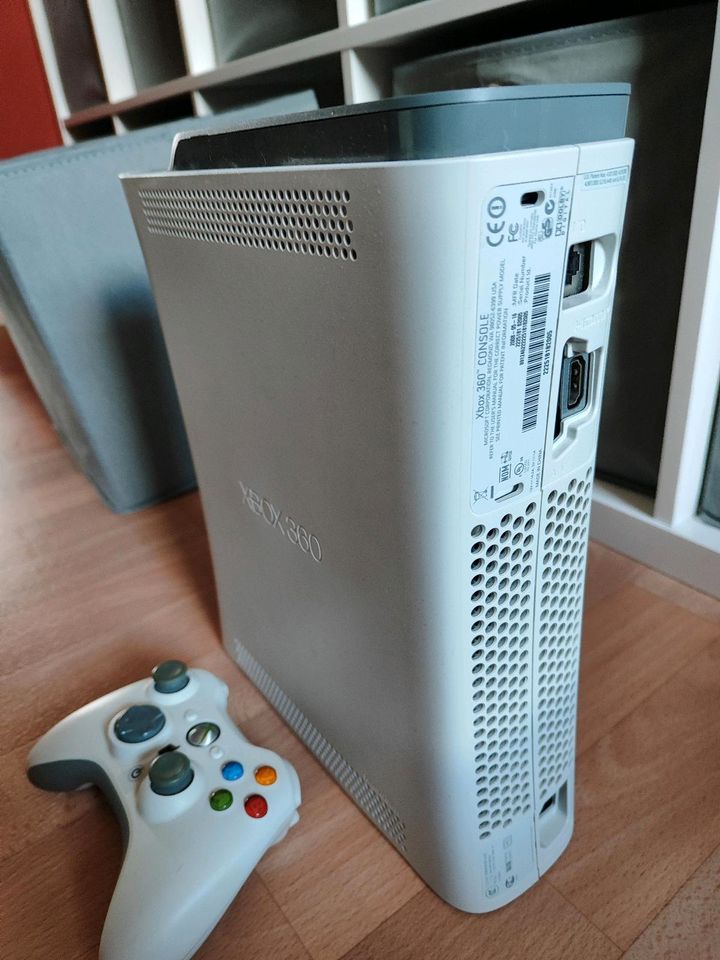 Xbox 360 mit Controller in Waldmünchen