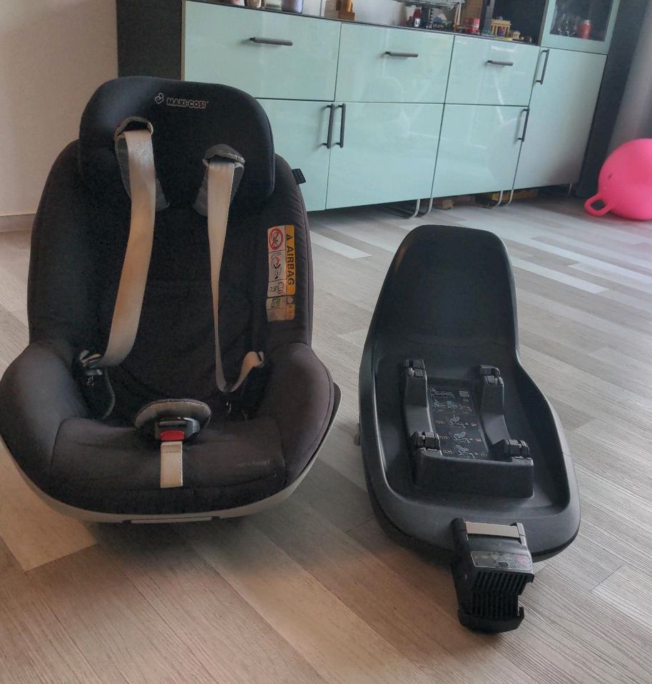 Kindersitz von MaxiCosi (2waypearl)i+ Isofix Station in Bocholt