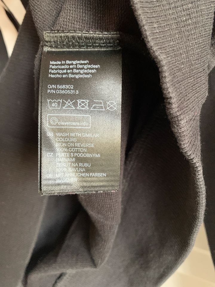 H&M Langarmshirt Gr. S schwarz dünnes Sweatshirt DIVIDED in Bissendorf