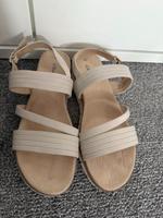 s.Oliver Sandalen beige/grau Gr. 40 ~ sehr guter Zustand Hessen - Hochheim am Main Vorschau