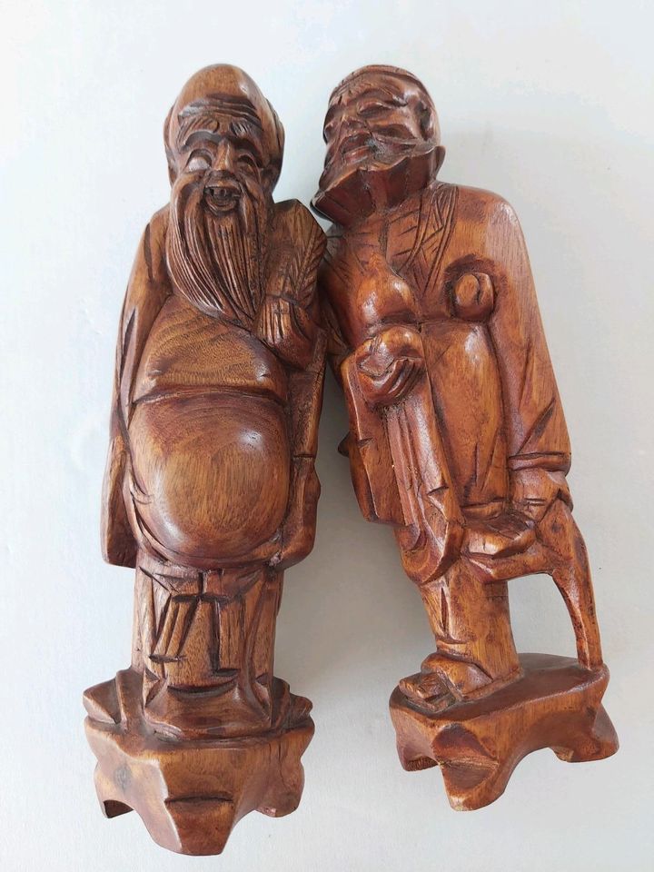 2 Asiatische Holzfiguren - Handarbeit - ca. 26 cm in Steinheim an der Murr