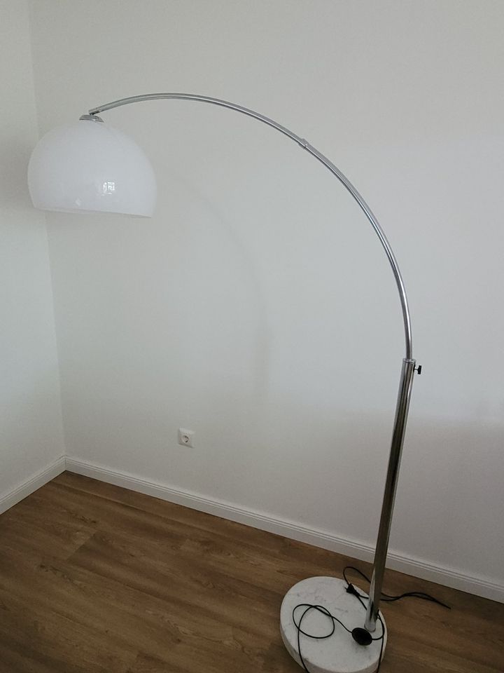 Bogenlampe/Stehlampe mit standfestem Marmorfuß, defekt in Elmshorn