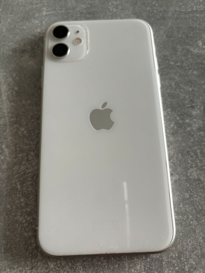 iPhone 11 weiß 64 gb in Böblingen