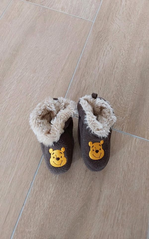 Krabbelschuhe "Winnie Pooh" gefüttert in Größe 19-20 in München