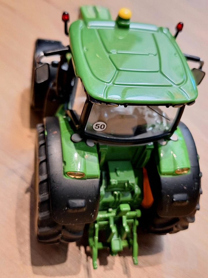 Siku John Deere 6210 R, 1:32 Traktor in Much