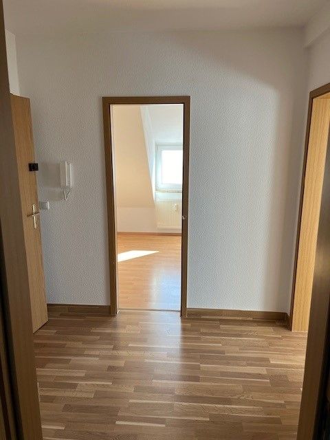 helle & freundliche 2 Zimmerwohnung Dachgeschosswohnung mit Stellplatz und Keller in Senftenberg