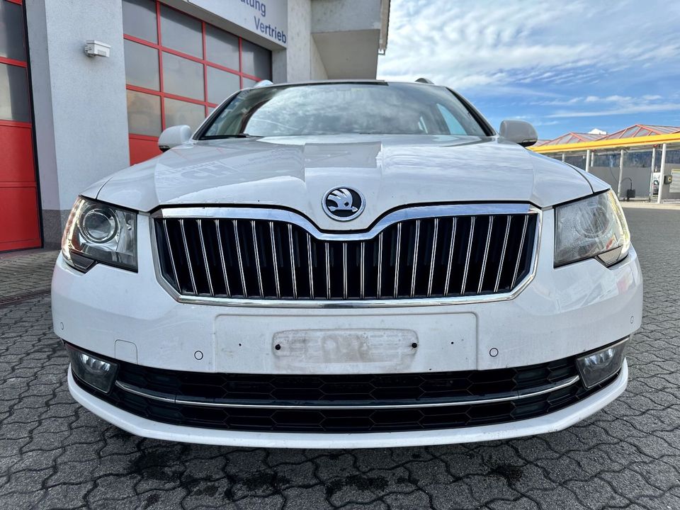 Skoda Superb 2.0 TDI 125kW G tec DSG 4x4 Eleg. Combi in Schopfheim