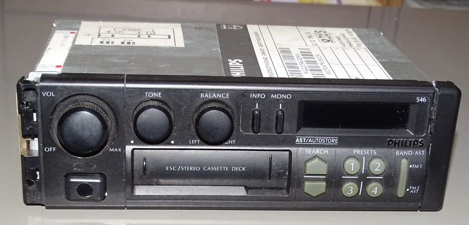 Autoradio Philips Radio Cassette 22 DC 546 32  PH546FB9130134 in Stutzenklinge