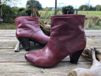 Tamaris Stiefel 40 rot weinrot Absatz Leder Nordrhein-Westfalen - Gütersloh Vorschau