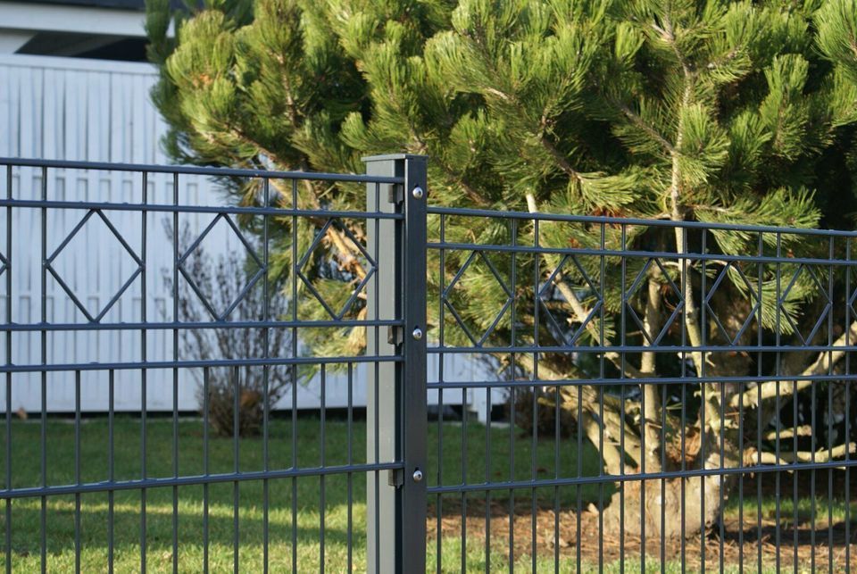 Doppelstabmattenzaun Doppelstabmatten Zaun Mattenzaun Gittermattenzaun Gartenzaun Metallzaun Gartentür Variotür Gartentor Doppelstabmattentür Stabmattentür Sichtschutz bundesweit in Nörvenich