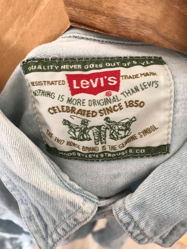 Levi’s Jeanshemd Jeans Hemd M blau denim Levis Wrangler in Köln