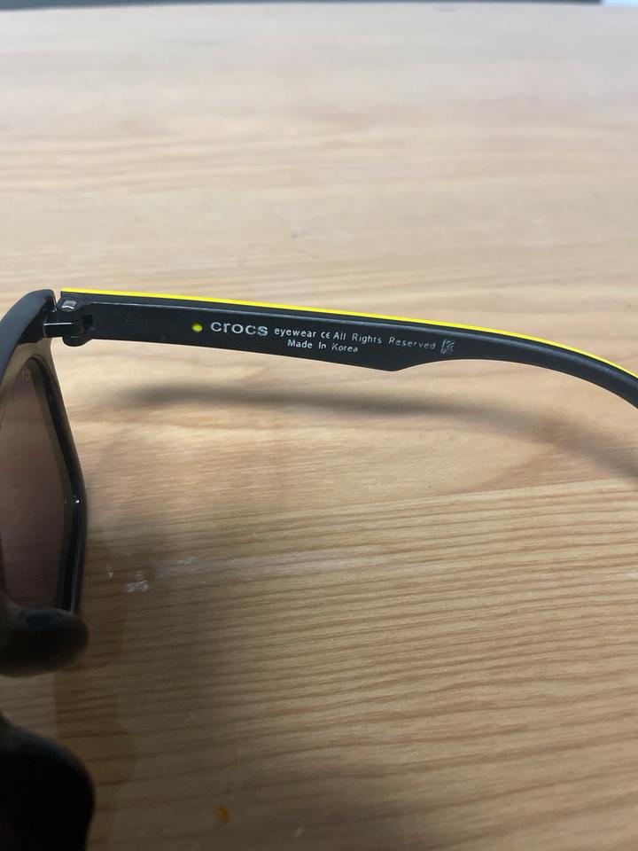 Kinder Crocs Sonnenbrille nur 4-5 mal getragen kein Kratzer in Dortmund