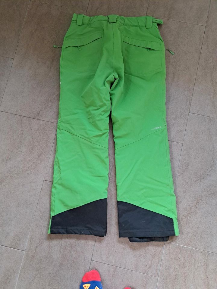 Skihose Gr 40 grün in Wolfertschwenden