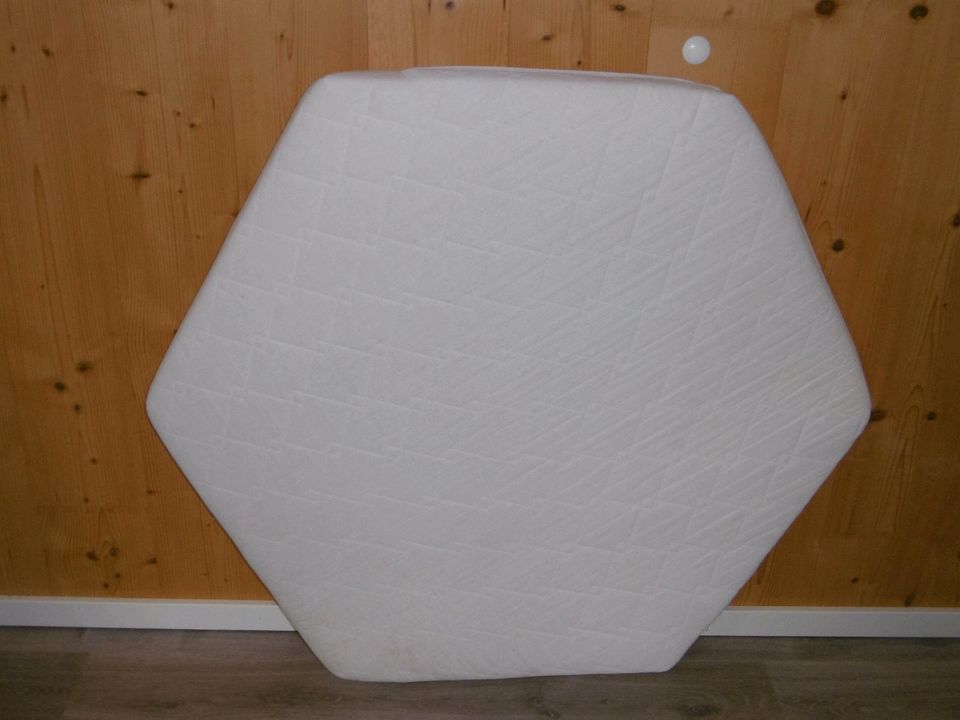 Matratze Laufstall 6-Eckig (115cm × 100cm × 6cm) in Holsthum