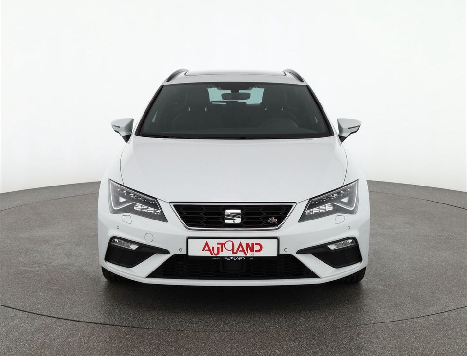 Seat Leon ST 2.0 TDI FR LED VC Navi Pano Beats DAB in Chemnitz