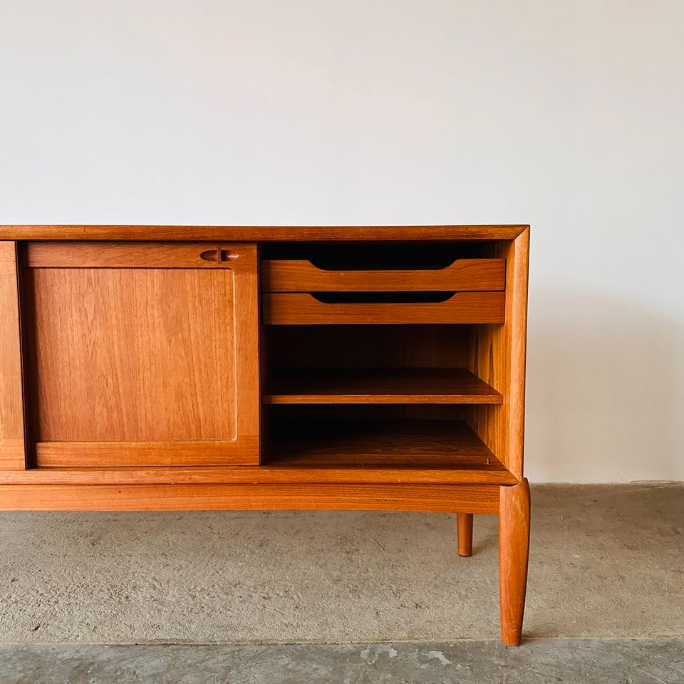 Schönes, Dänisches Vintage Teak Sideboard von H.W Klein für Bramin Denmark | Mid-Century Designklassiker | Skandinavisches Sideboard / Highboard in Düsseldorf