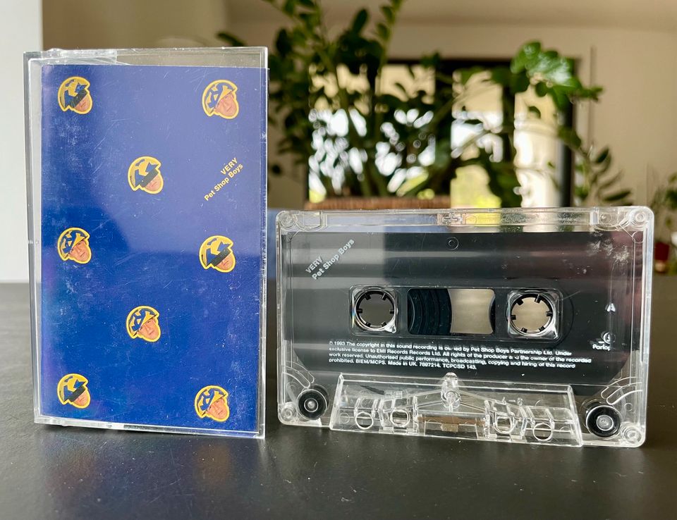 Musikkassette „Very“ von PET SHOP BOYS in München