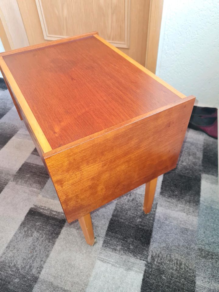 Midcentury Teak? Hübscher Nähschrank Nähkasten Utensilo in Staßfurt