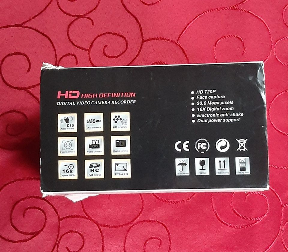 Digital Video Camera Recorder HD 20 M. Pixel + gratis Speicherkar in Immenhausen