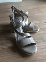 Sandalen Marco Tozzi Gr.39 creme/taupe Niedersachsen - Peine Vorschau
