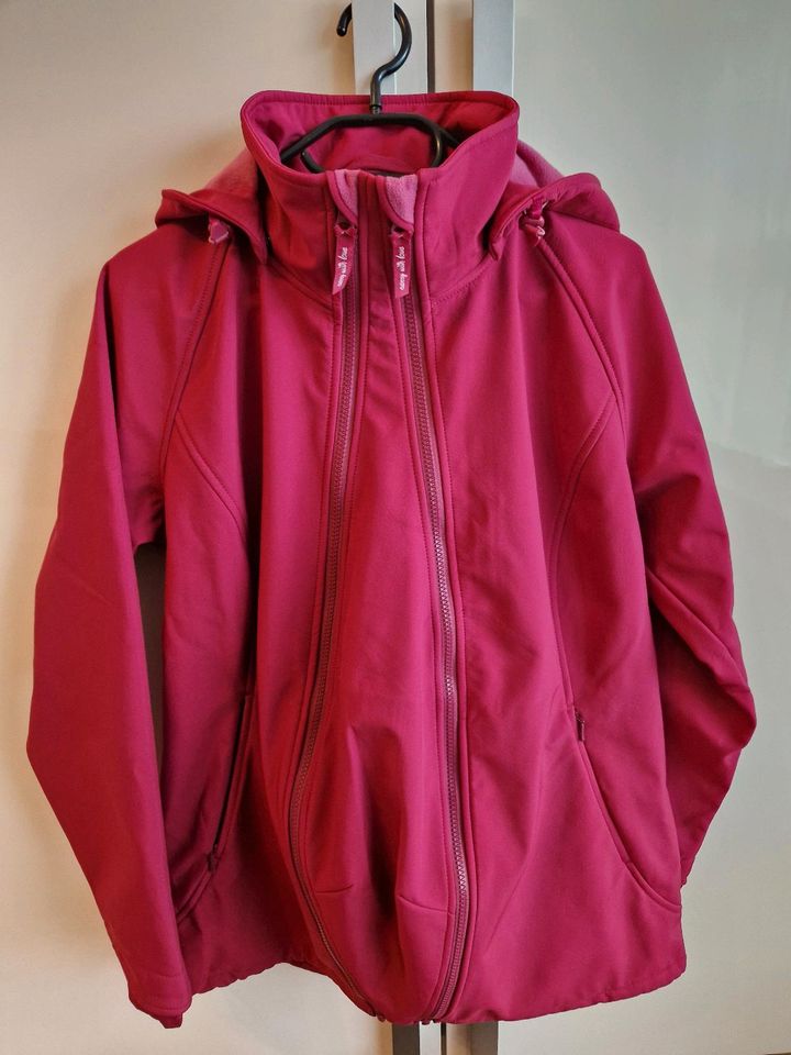 *wie neu* Mamalila Softshell-Tragejacke beere Gr.S in Oberostendorf