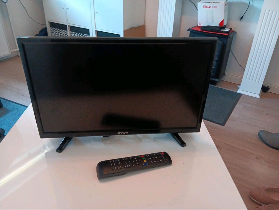 Dyon TV, 54 cm, 21 Zoll, voll funktionsfähig, kein Smart-TV in Bremen