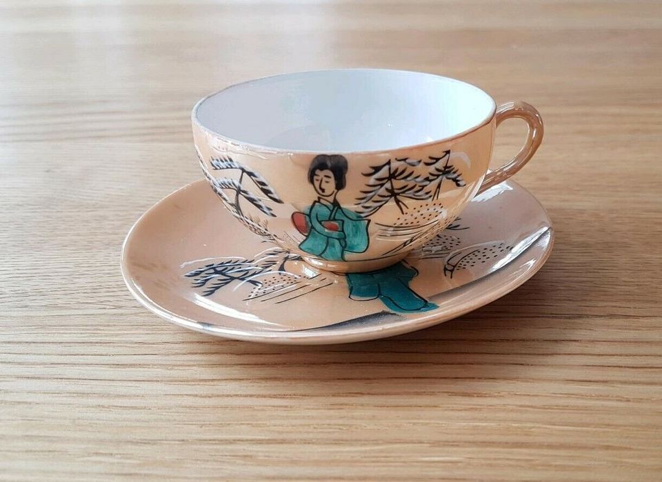 Kleine Tasse - chinesisches Porzellan in Saffig