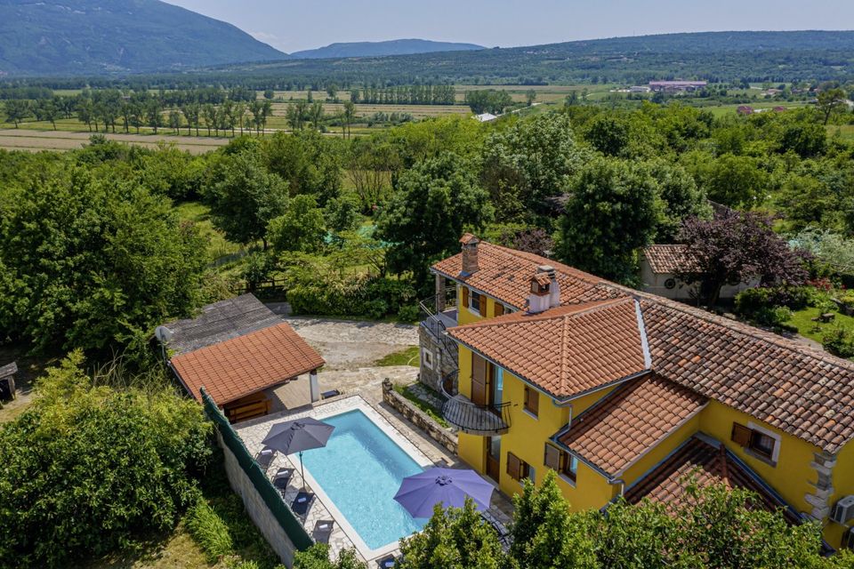 Ferienhaus mit Pool in Istrien - Cepic (Kroatien) für 8 Personen in Stuttgart