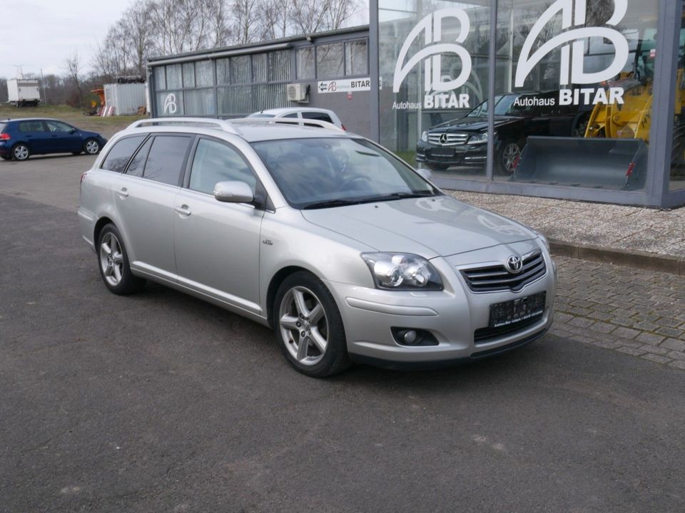 Toyota Avensis Kombi 2.2 D-CAT Executive Navi-Klimauto in Braunschweig